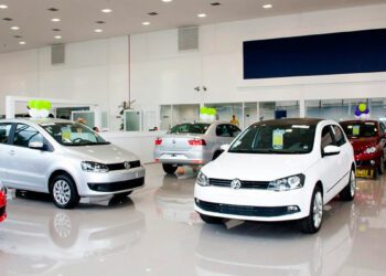 Primer semestre: pese a bonificaciones, se vendió la mitad de autos que el año pasado