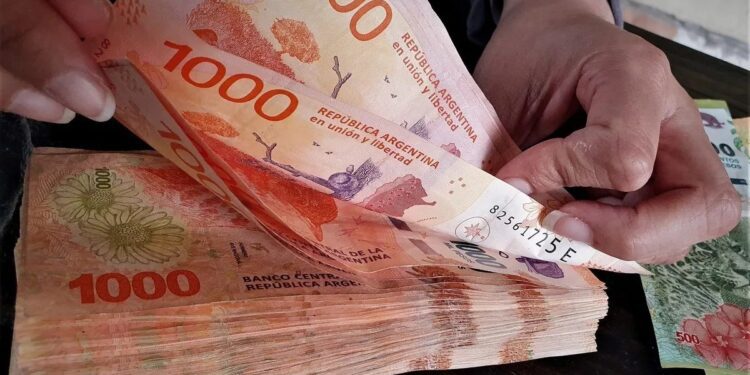 Devaluación: cuánto se puede comprar con $1000, el billete con menos valor de la región