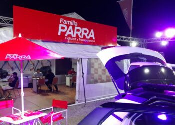 Familia Parra recorre los festivales de Córdoba exhibiendo los modelos de Citroën